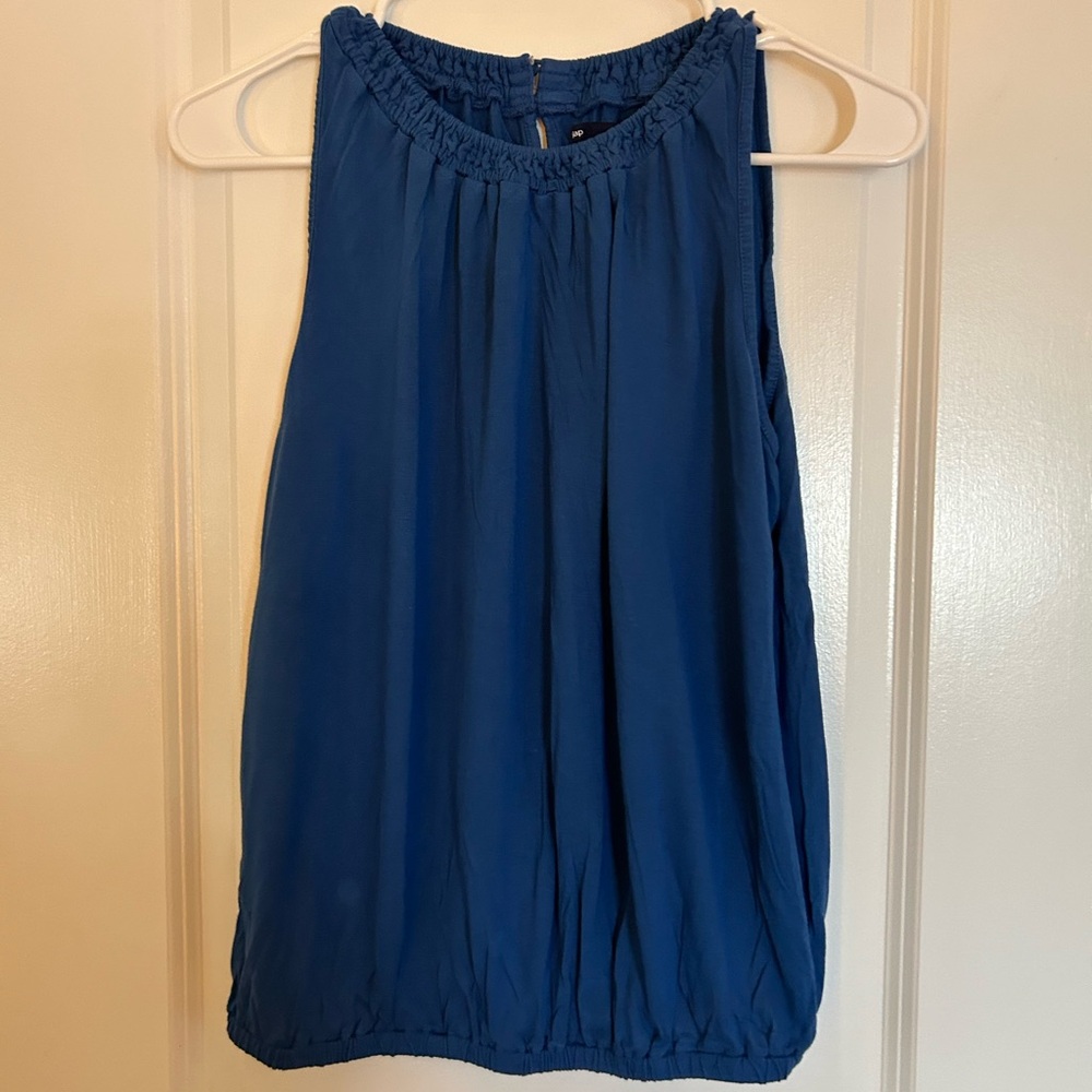 Gap sleeveless top